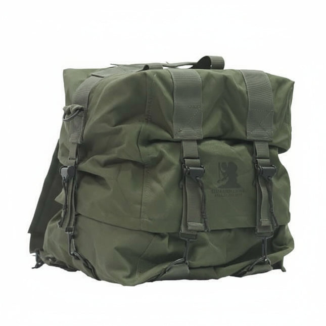 M-17 Medic Kit – rugged vintage medic bag with six compartments for first aid and wound care.