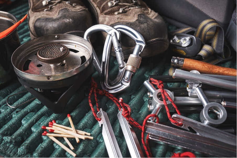 Emergency Gear Selection: Complete Guide to Choosing Reliable Equipment That Performs - essential gear and tools for emergencies.