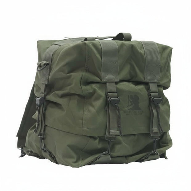 M-17 Medic Kit – rugged vintage medic bag with six compartments for first aid and wound care.